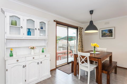 Torquay Retreats Aus- TwentyTwo Pride - Australian Directory 1
