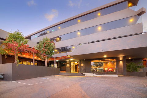 Townhouse Hotel - Australian Directory 3