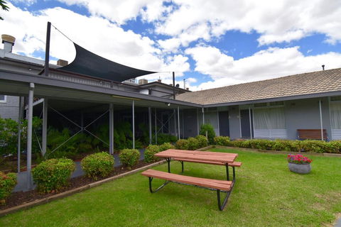 Townhouse Motel Cowra - Australian Directory 1