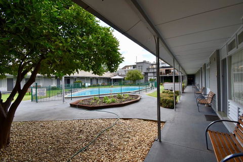 Townhouse Motel Cowra - Australian Directory 3