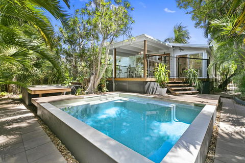 Tranquil & Tropical, Sunshine Beach - Australian Directory 0
