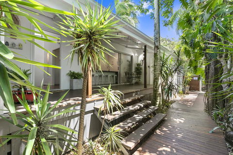Tranquil & Tropical, Sunshine Beach - Australian Directory 2