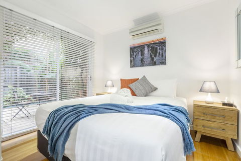 Tranquil Townhouse In Port Melbourne - Australian Directory 3