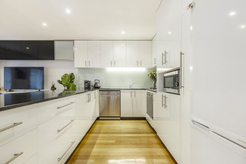 Tranquil Townhouse In Port Melbourne - Australian Directory 1