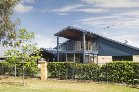 TRANQUILITY AT TROON - Australian Directory 1