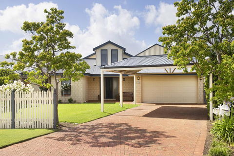 TRANQUILITY AT TROON - Australian Directory 0