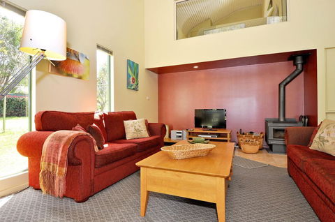 Tree Elle Retreat - Australian Directory 3