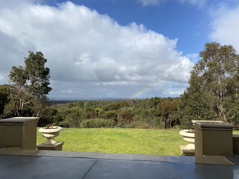 Treetops Holiday Retreat - Australian Directory 1