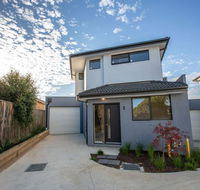 Trendy sweet home 4BedsBlackburn South - Australian Directory