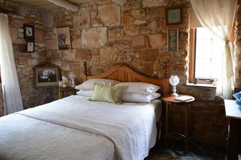 Trestrail Cottage B & B - Australian Directory 1