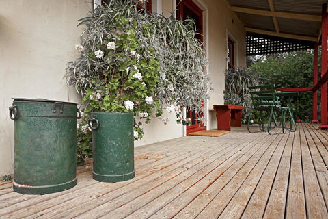 Trinity Cottage - Australian Directory 2