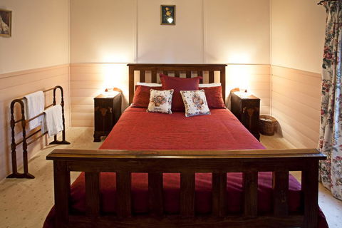 Trinity Cottage - Australian Directory 3