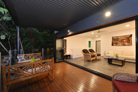 Trinity Beach Hideaway - Australian Directory 2