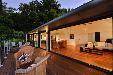 Trinity Beach Hideaway - Australian Directory 3