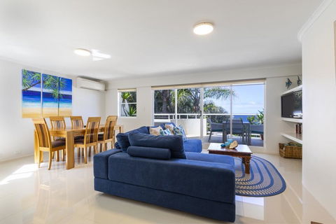 Tropical & Modern With Rooftop Terrace - Australian Directory 1
