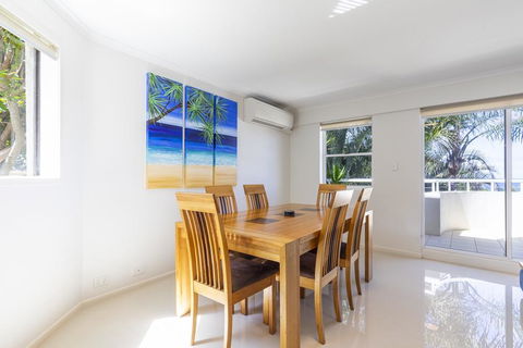 Tropical & Modern With Rooftop Terrace - Australian Directory 2