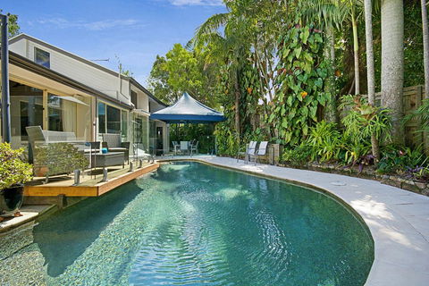 Tropical 5 Bedroom Family Getaway In Noosa Heads - Australian Directory 0