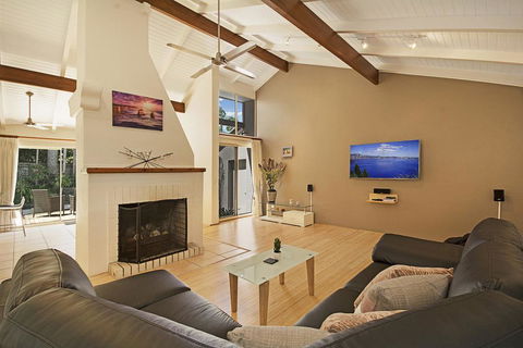 Tropical 5 Bedroom Family Getaway In Noosa Heads - Australian Directory 1