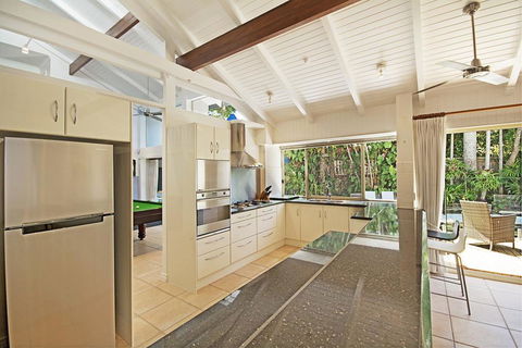 Tropical 5 Bedroom Family Getaway In Noosa Heads - Australian Directory 3