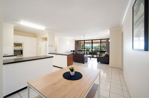 TROPICAL FAMILY ESCAPE FREE WIFI/NETFLIX - Australian Directory 0
