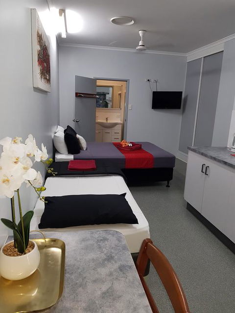 Tropical Lodge - Australian Directory 3