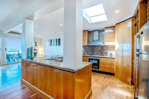 True Beachfront Beach House - Australian Directory 3