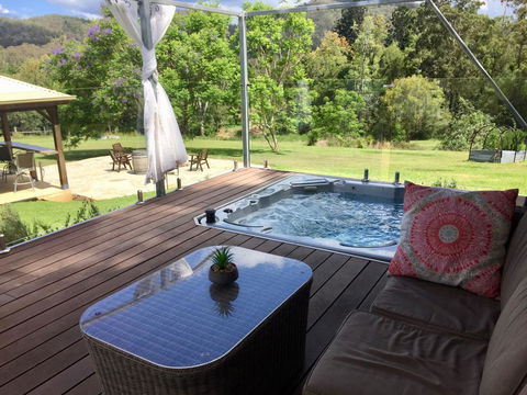 Tuckers Retreat - Australian Directory 2