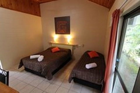 Tully Motel - Australian Directory 2