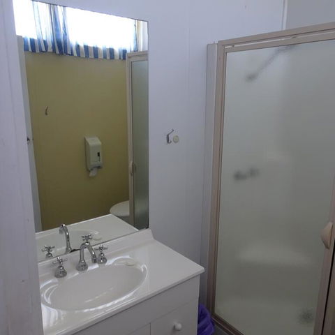 Turn-in Motel - Australian Directory 3