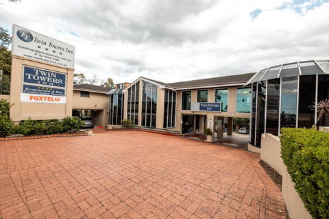 Twin Towers Inn - Australian Directory 3