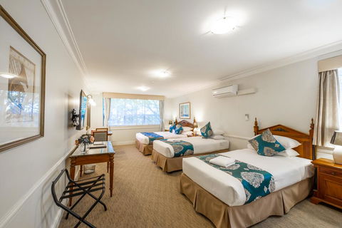 Twin Towers Inn - Australian Directory 1