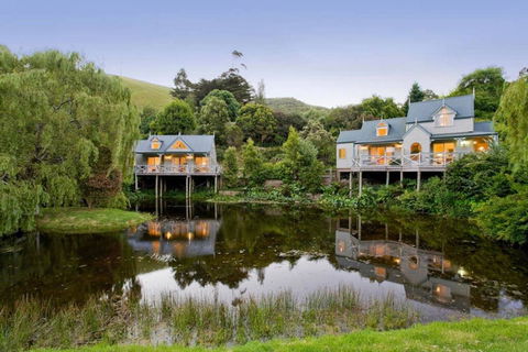 TWISTED WILLOW - Spa, Fireplace, Couples Retreat - Australian Directory 0