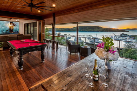 Uisce Luxury Holiday House With Jacuzzi Pool Table Cinema Premium Foxtel And Two Buggies - Australian Directory 2