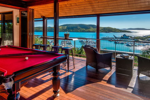 Uisce Luxury Holiday House With Jacuzzi Pool Table Cinema Premium Foxtel And Two Buggies - Australian Directory 0