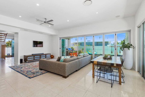 Ulladulla Family Retreat - Australian Directory 1