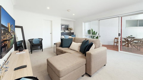 ULTIMATE BONDI LIVING - Australian Directory 0