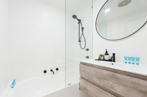 ULTIMATE BONDI LIVING - Australian Directory 3