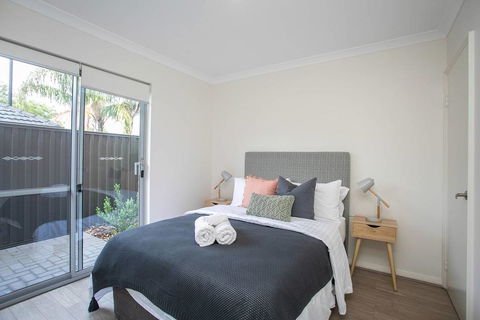 Ultimate Oasis Condo. Wifi + Netflix + Parking - Australian Directory 1
