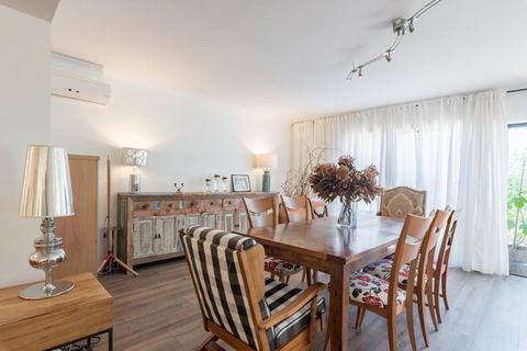 ULTRA SPACIOUS STYLISH HOME IN PRESTONS - SYDNEY - Australian Directory 1