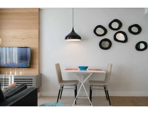 Ultrachic Executive Beach Apartment - Australian Directory 1