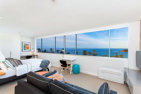 Ultrachic Executive Beach Apartment - Australian Directory 0