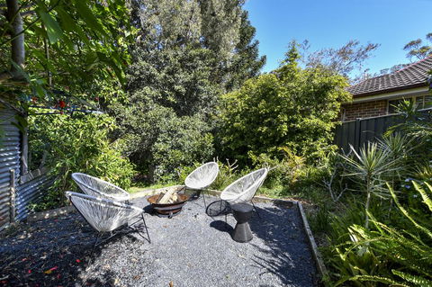 UMINA BEACH KOKOMO- Walk To The Beach, FAMILY And PET FRIENDLY Set Of 3 Vintage Original Holiday Flats & Vintage Caravan And Bat - Australian Directory 3