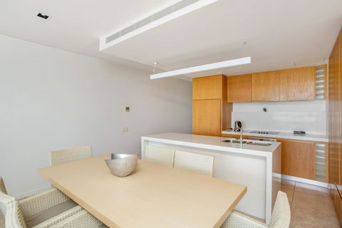 Unit 101 Plantation Resort - Rainbow Beach, Plantation Resort, Second Floor, Aircon, Pool, Spa - Australian Directory 2