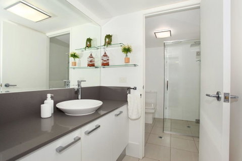 Unit 2 Point Break Apartments, 1-3 Point Arkwright, Linen Incl - Australian Directory 3