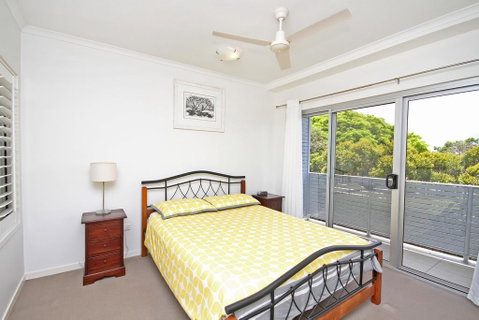 Unit 2, Sea Breeze Villas- 39 First Avenue Coolum - WIFI, 400 Bond - Australian Directory 3