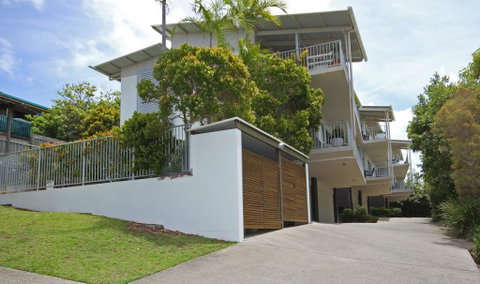 Unit 2, Sea Breeze Villas- 39 First Avenue Coolum - WIFI, 400 Bond - Australian Directory 0