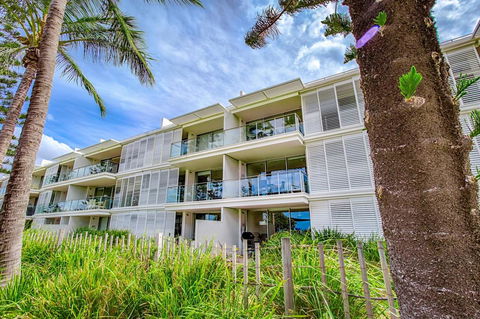 Unit 206 Plantation, Rainbow Beach, Incredible Views, Top Floor, Ocean Facing - Australian Directory 1
