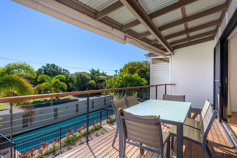 Unit 4 Rainbow Surf - Modern, Double Storey Townhouse With Large Shared Pool, Close To Beach And Shop - Australian Directory 3