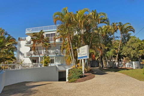 Unit 4, Coolum Sands Apartments, 34 First Avenue Coolum Beach, 400 BOND, LINEN SUPPLIED - Australian Directory 2
