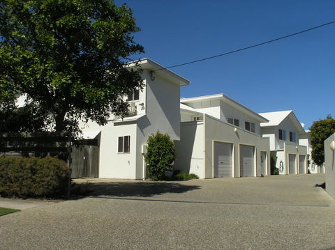 Unit 9 Marcoola Shores 1 Flindersia Street Marcoola, 500 BOND, LINEN INCLUDED - Australian Directory 2